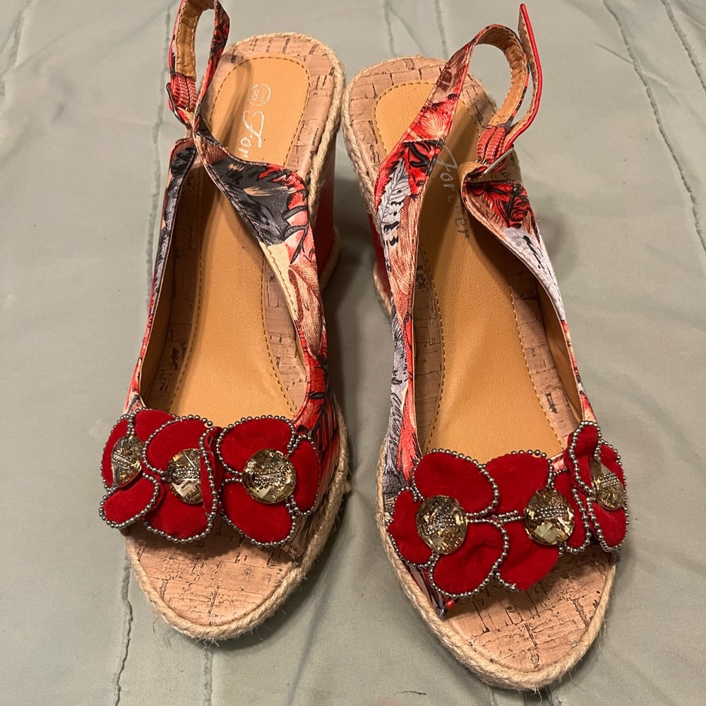 Woman’s Fashion Forever Brand Wedge 4” Heels Sandals Sz. 8.5